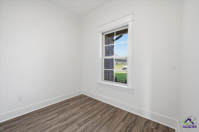 Building Photo - 307 Willowbrook Ln