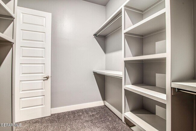 Building Photo - 6716 Rio Haciendas