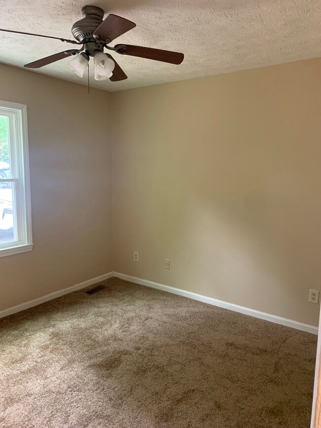 Building Photo - 3 Bedroom, 2 Bath in Rockingham