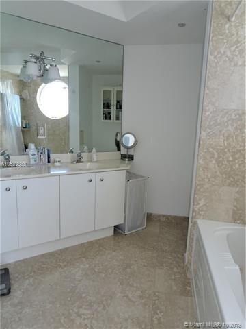 Building Photo - 7330 Ocean Terrace