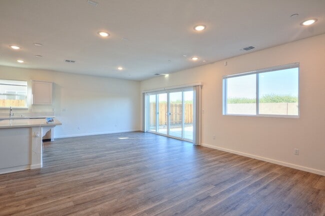 Building Photo - 656 Cheshire Dr