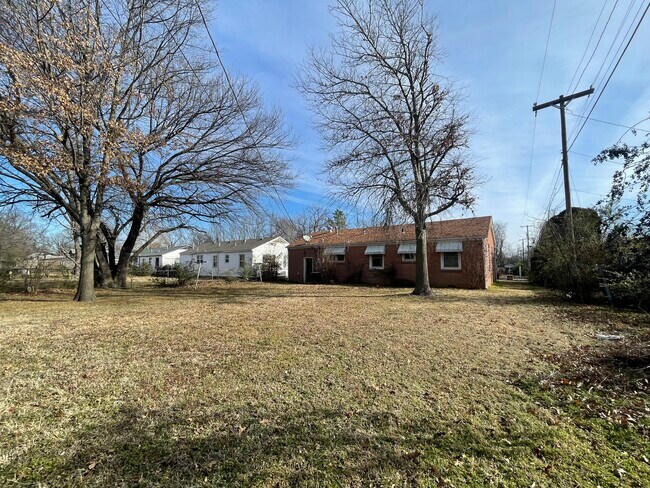 Building Photo - 404 N Atlanta St