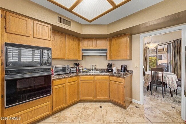 Building Photo - 4106 E Sunnyside Dr