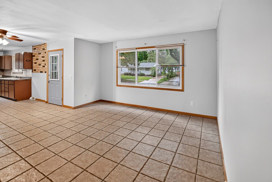 Building Photo - 202 Silver Road