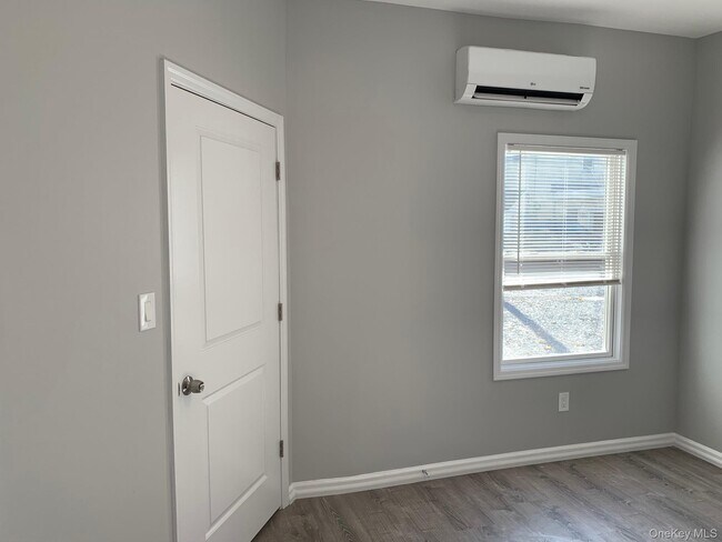 Building Photo - 21 Collegeview Ave