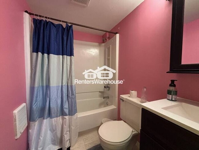 Building Photo - Available now is a bold vibrant 3 bed 2 ba...
