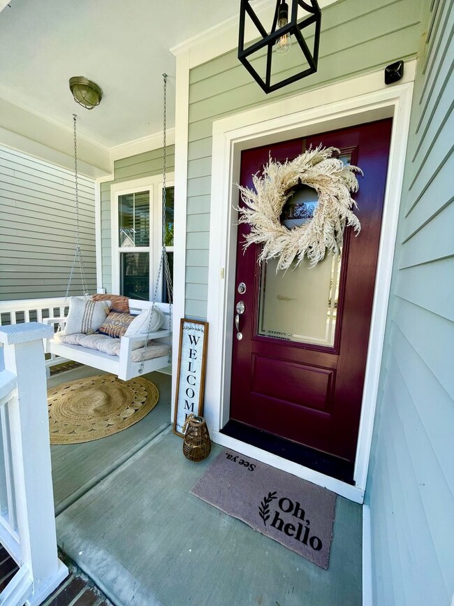 Building Photo - **OFFERING WAIVED APPLICATION FEES & $150 ...