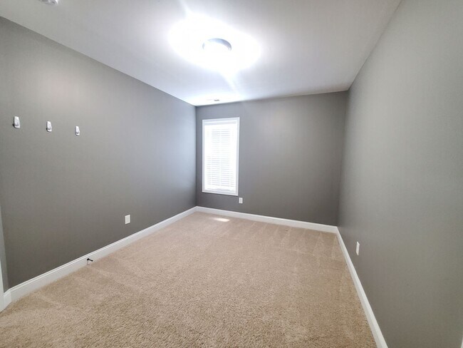 Building Photo - Gorgeous Home In Turnberry Subdivision