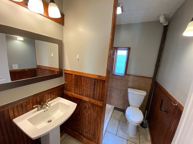 Building Photo - OSU Central Campus Single Family Home! W/ ...