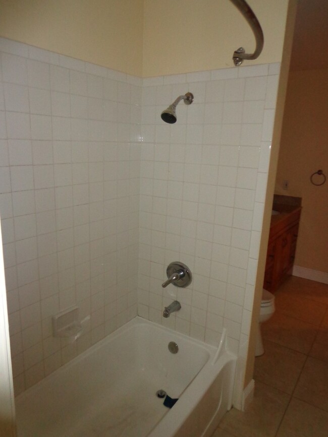 Building Photo - Charming condo features 2 bedrooms and 1 b...