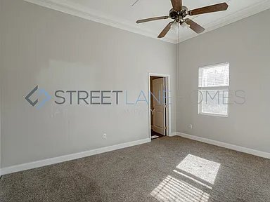 Building Photo - 119 Wellington St