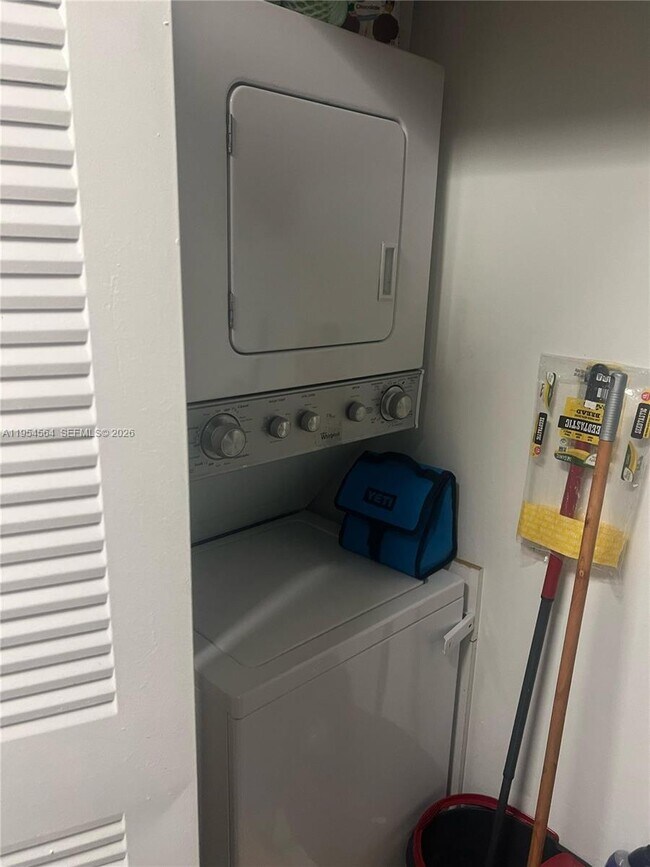 Building Photo - 526 NW 114th Ave