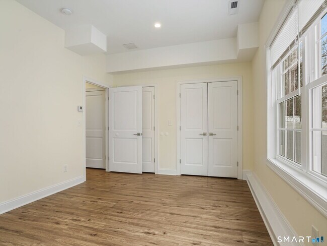 Building Photo - 6 Beacon Square