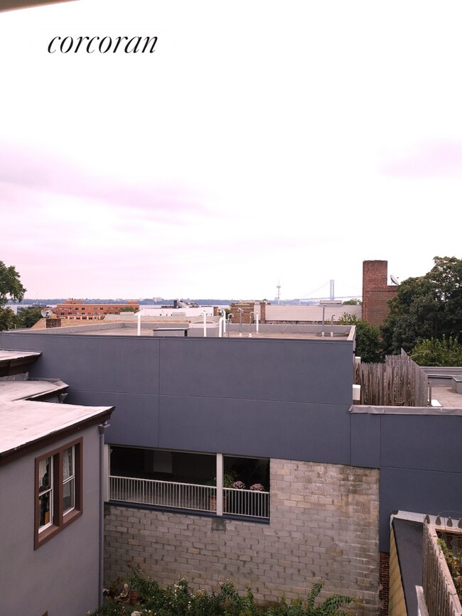 Building Photo - 387 Van Duzer St