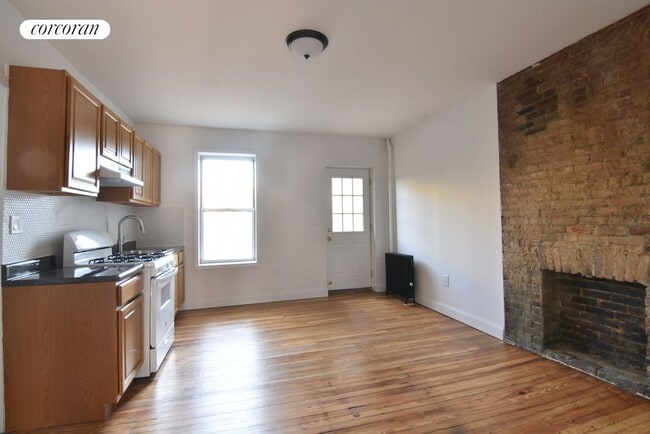 Building Photo - 168 Beard St