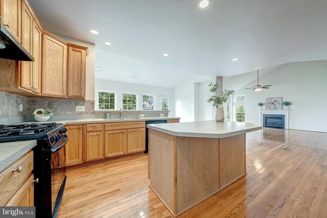 Building Photo - 42038 Cherish Ct