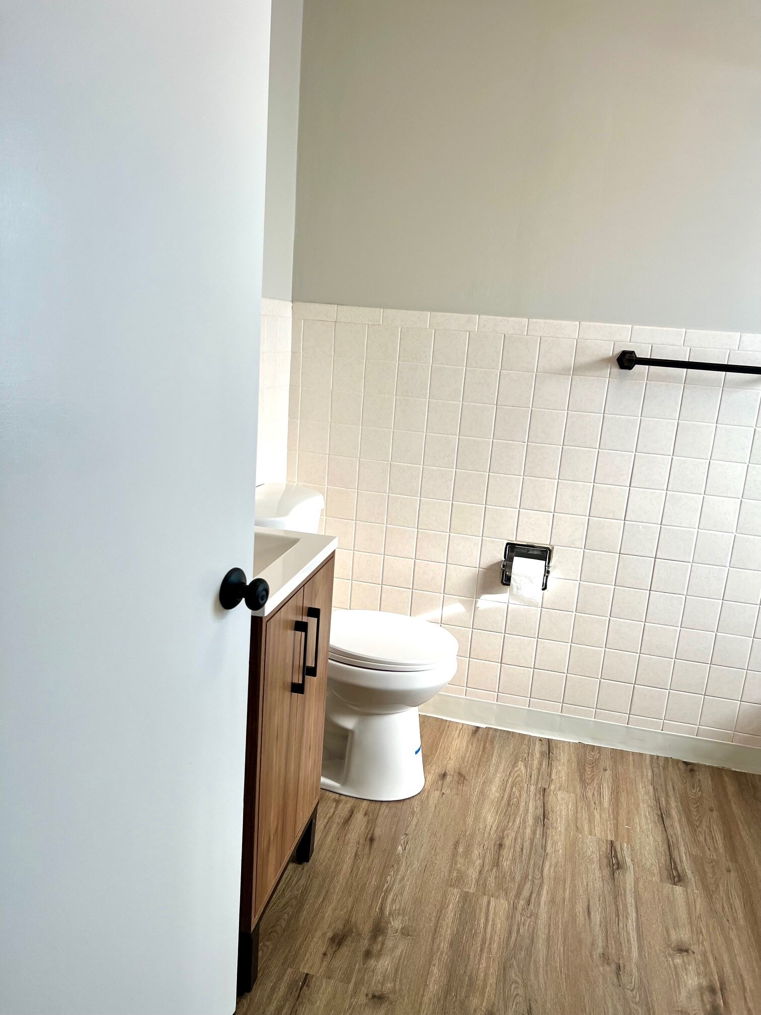 Main Bathroom - 620 N State St