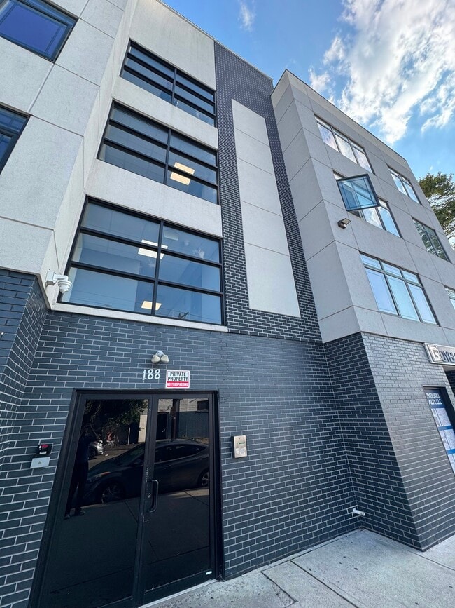 Building Photo - 188 Lafayette St