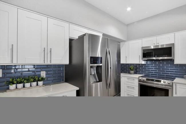 Building Photo - 7401 W Arrowhead Clubhouse Dr