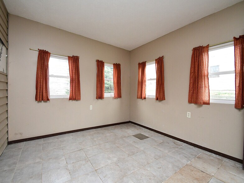 Building Photo - 6939 Binney St