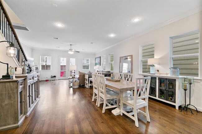 Building Photo - 5633 Petty St