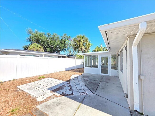 Building Photo - 1770 Elm Dr