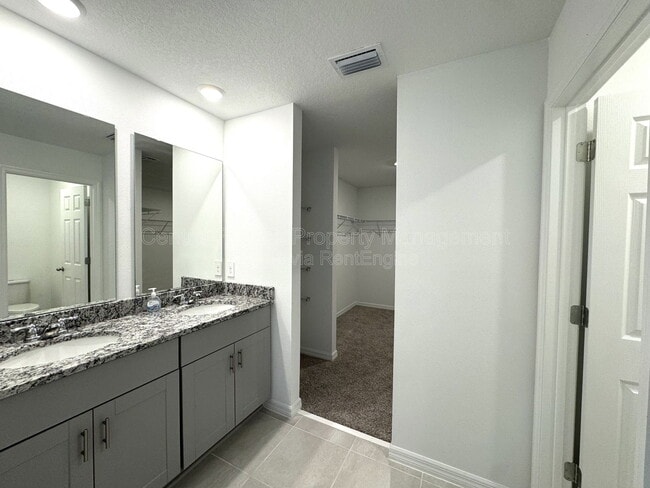 Building Photo - 2958 Sunstar Dr