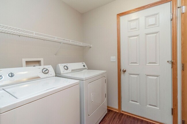 Building Photo - FULLY FENCED IN YARD!! 3 Bedroom, 2.5 Bathroom Home in Ankeny