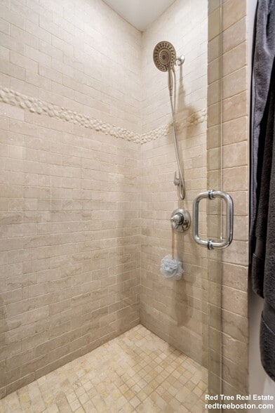 Building Photo - 687 E 6th St