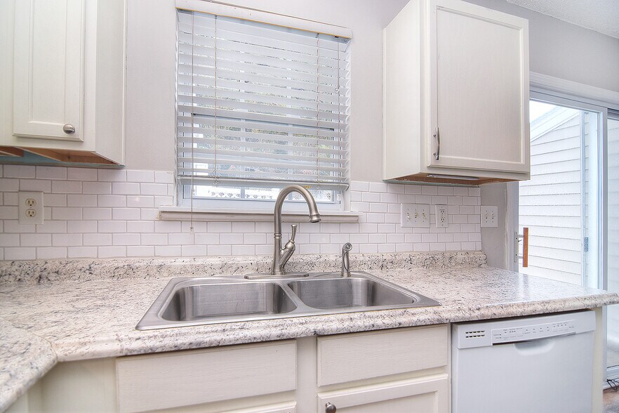 Building Photo - 158 Portestown Way