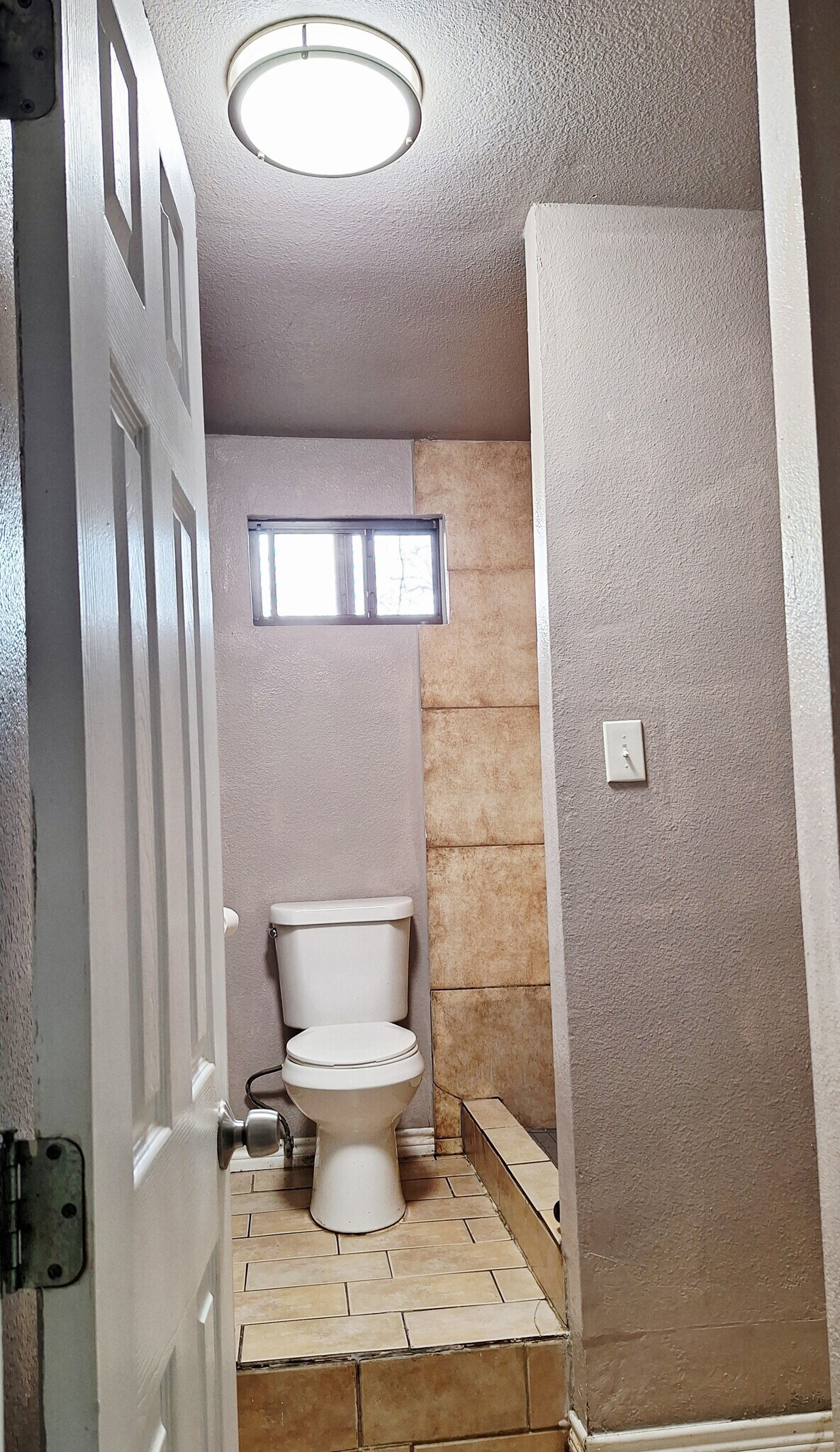 Unit #4 - 130 Glenwood Ct