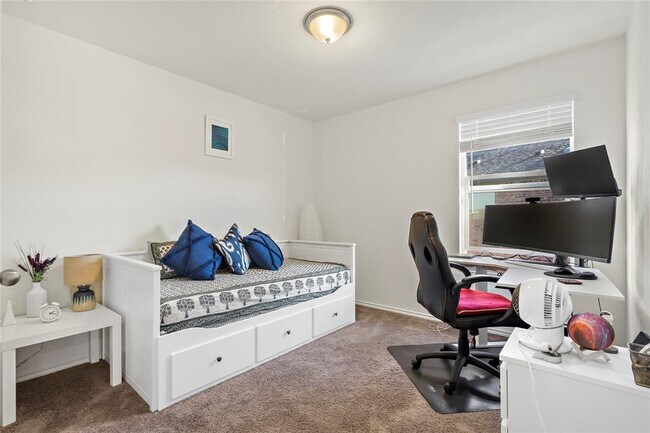 Building Photo - 1128 Hemlen Cv