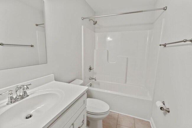 Building Photo - Lovely Updated Townhome for rent!