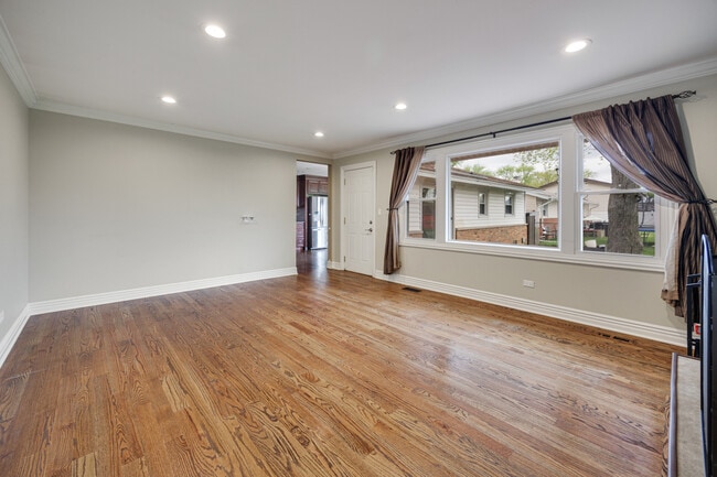 Building Photo - 15 Wildwood Rd