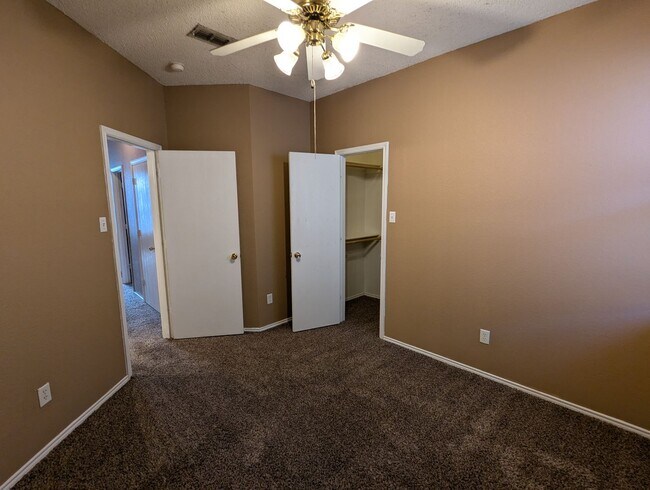 Building Photo - 3 Bedroom Home in West Fort Worth