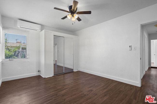 Building Photo - 214 N Martha Pl