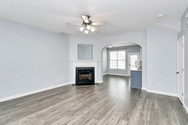 Building Photo - Incredible Matthews Townhome in Callonwood!