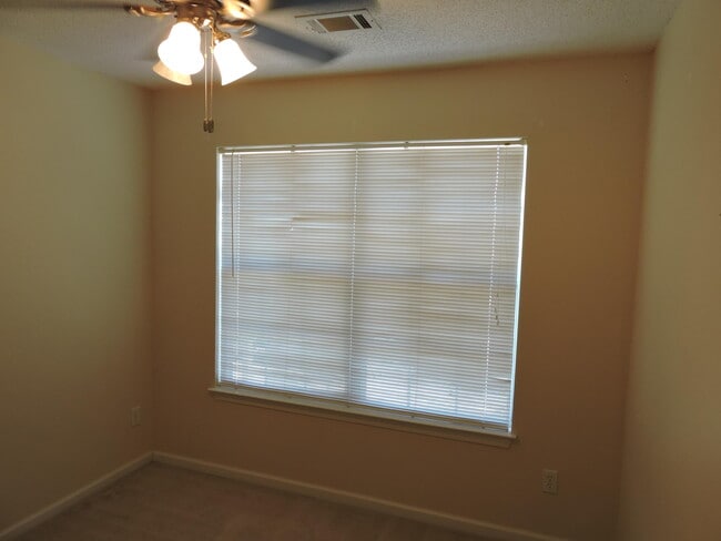 Building Photo - 149 Swaying Pine Ct