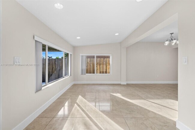 Building Photo - 2410 Coolidge St