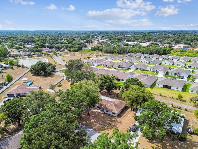 Building Photo - 1102 Shadowbrook Dr N