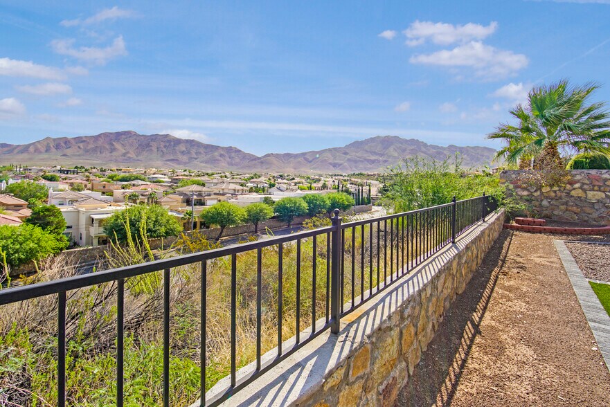 Building Photo - 6489 Calle Placido Dr