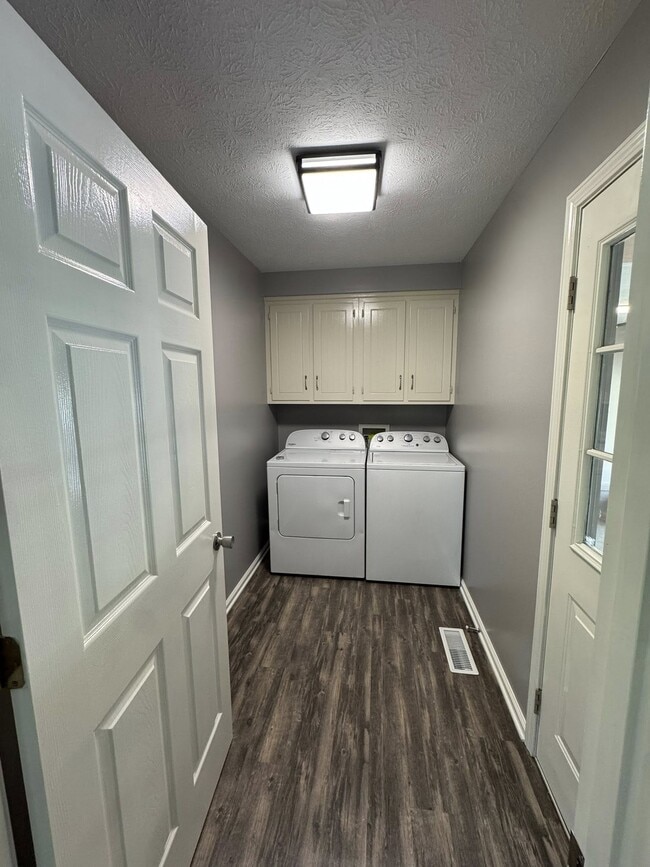 Building Photo - 110 S Dove Ct