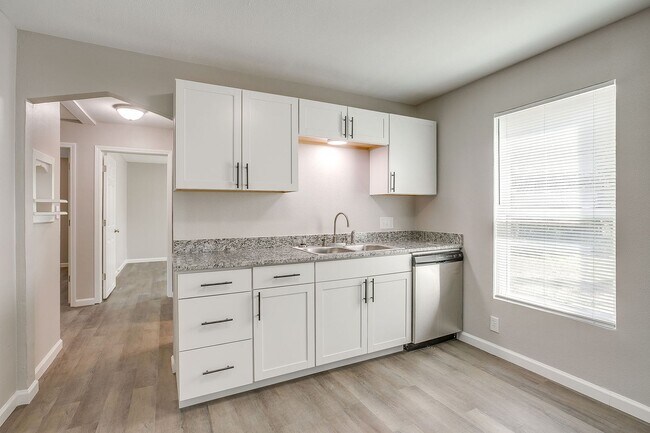 Building Photo - Remodeled 2 Bed 1 Bath Home Ready for New ...