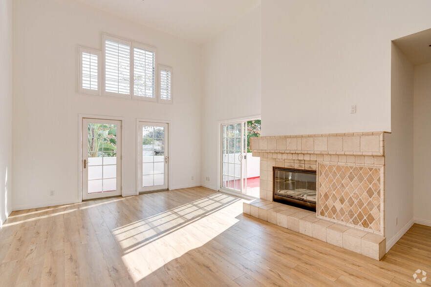 2BR, 2BA - 1,396SF - La Ventana