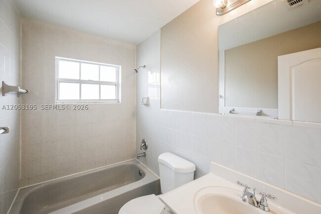 Building Photo - 621 SW 176th Ave