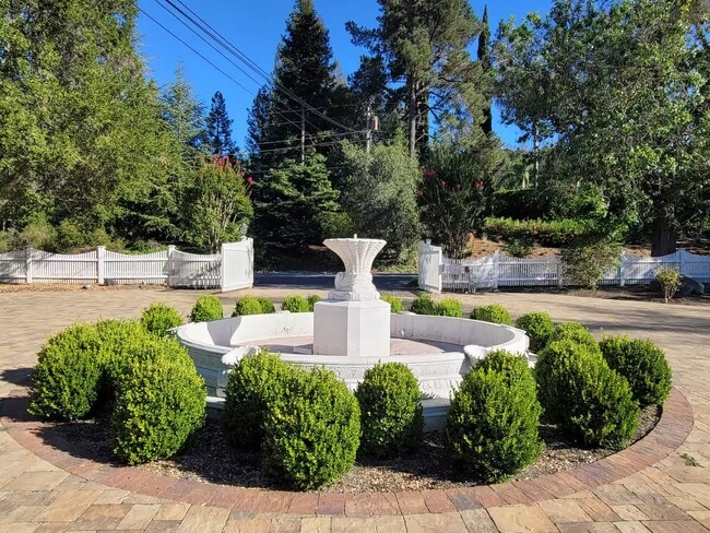 Building Photo - 25567 Willow Pond Ln