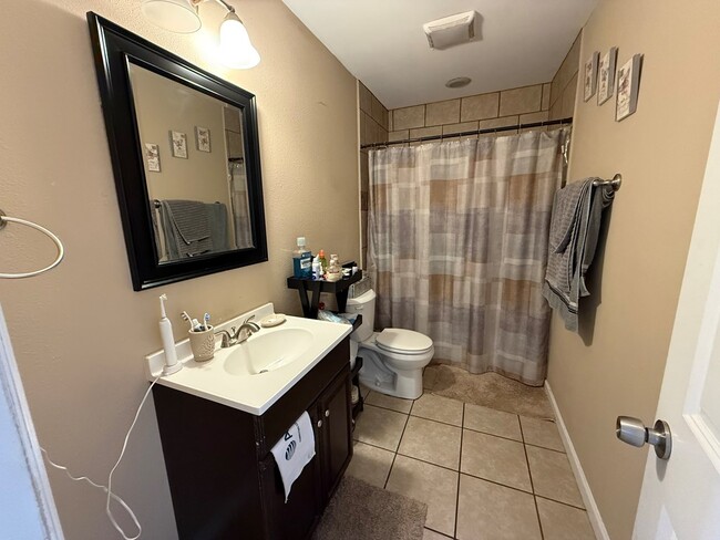 Building Photo - 401 E 43rd St