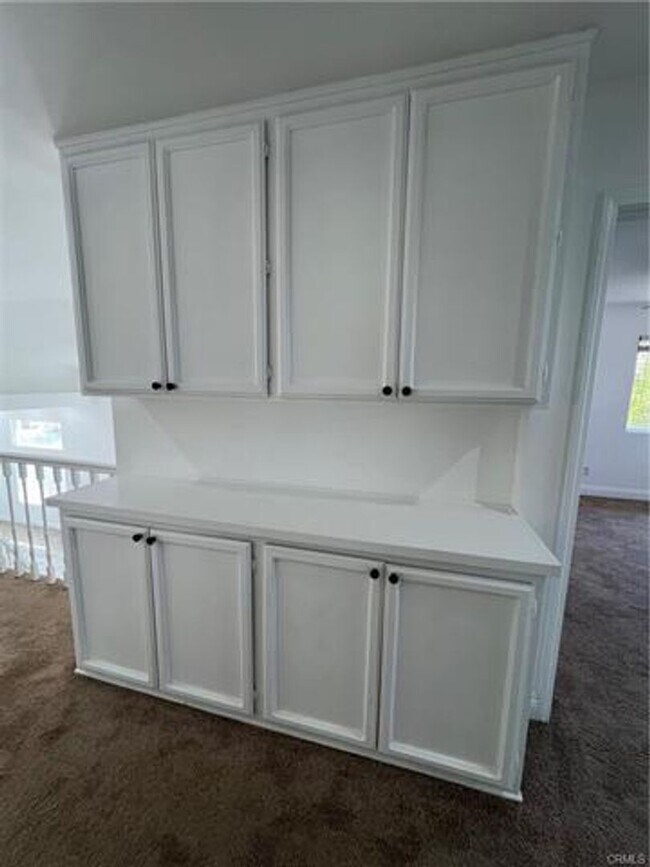 Building Photo - Beautifully Maintained Home