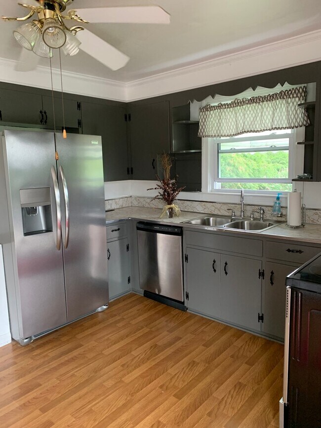 Building Photo - Beautiful 5 bed/2 bath house