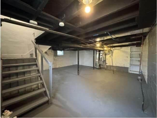 Building Photo - 15465 Wisconsin St